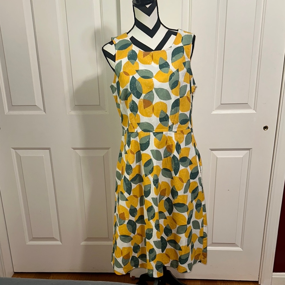 Sleeveless Yellow & Green Leaf Print A-Line Dress